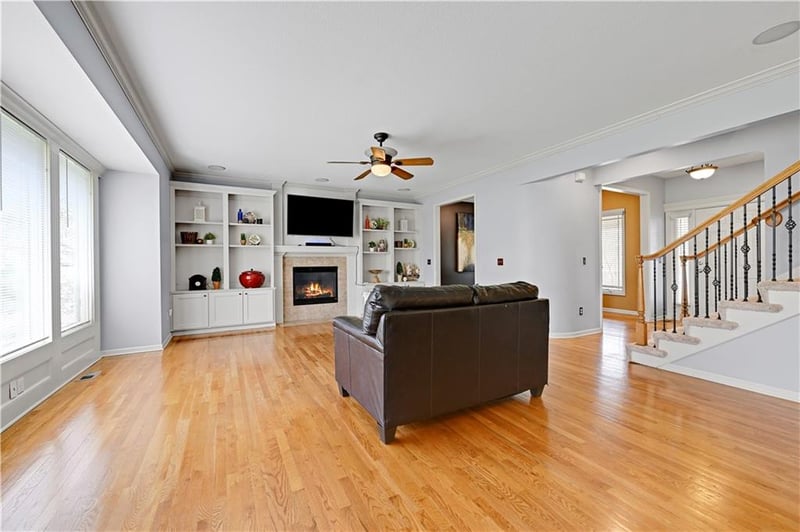 9626 Falcon Valley Dr, Lenexa, KS 66220