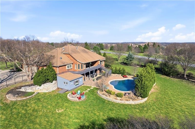 10777 179th Ter, Overland Park, KS 66013