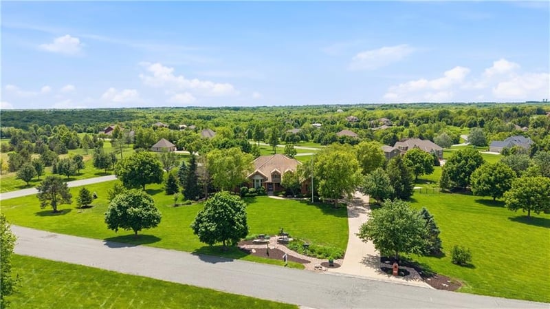 10777 179th Ter, Overland Park, KS 66013