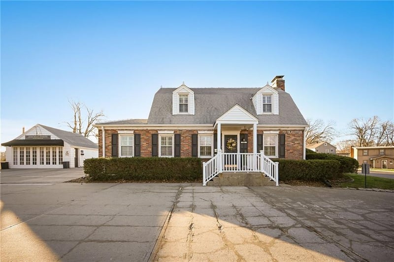 203 Jefferson St, Lee's Summit, MO 64063