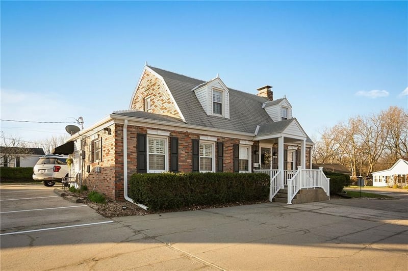 203 Jefferson St, Lee's Summit, MO 64063
