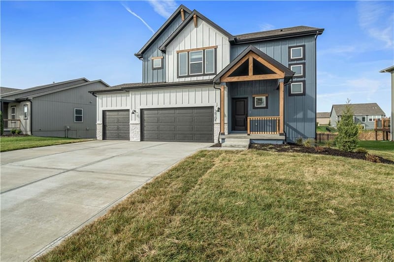 18040 166th St, Olathe, KS 66062