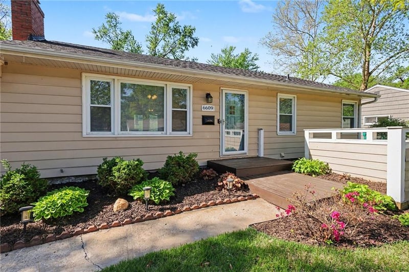 6609 72nd Ter, Overland Park, KS 66204
