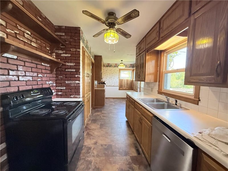 9604 32nd St, Independence, MO 64052
