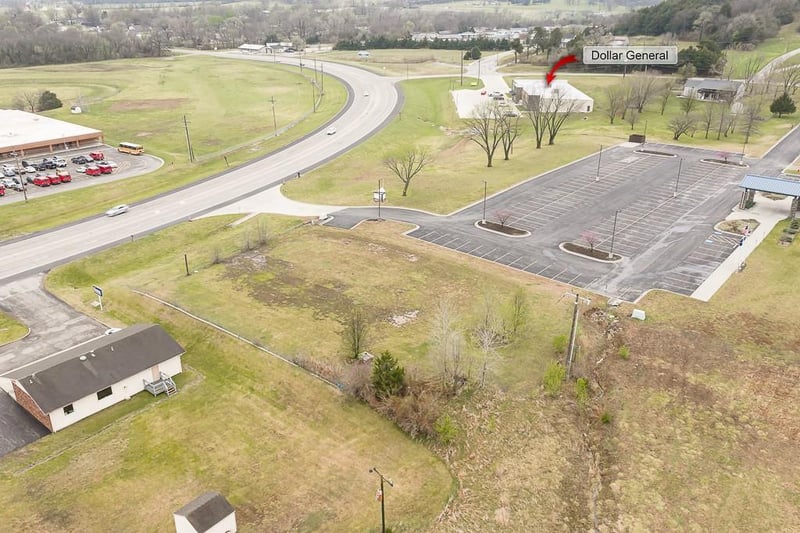 215 State Ave, Tonganoxie, KS 66086