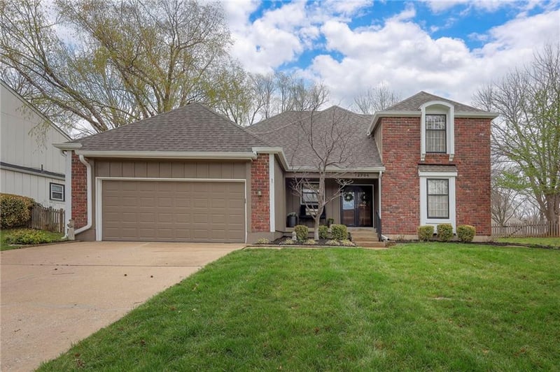 12704 117th St, Overland Park, KS 66210