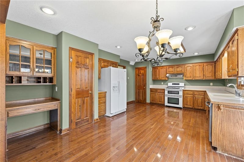 4112 Shady Lane Dr, Kansas City, MO 64119