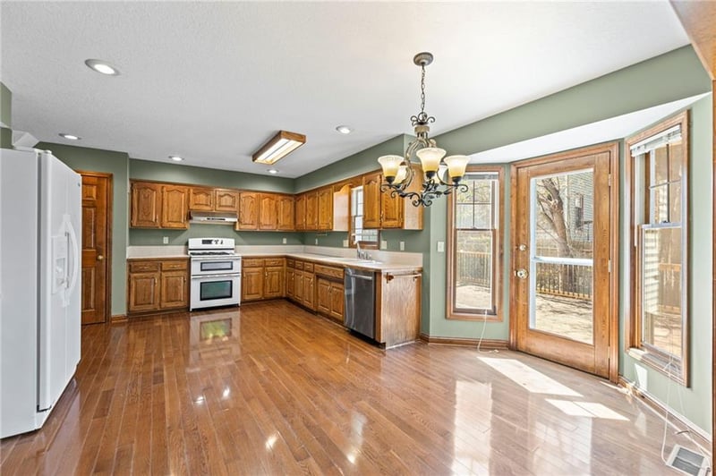 4112 Shady Lane Dr, Kansas City, MO 64119