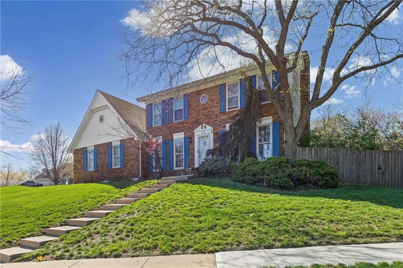 4112 Shady Lane Dr, Kansas City, MO 64119