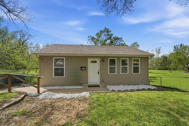 2514 Race Ave, Independence, MO 64052