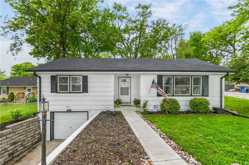 110 Ridge Ave, Liberty, MO 64068