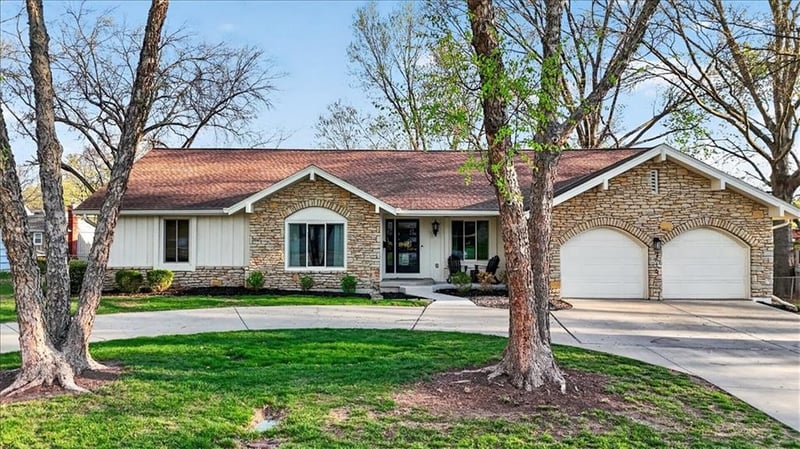 7616 W 98th Ter, Overland Park, KS 66212