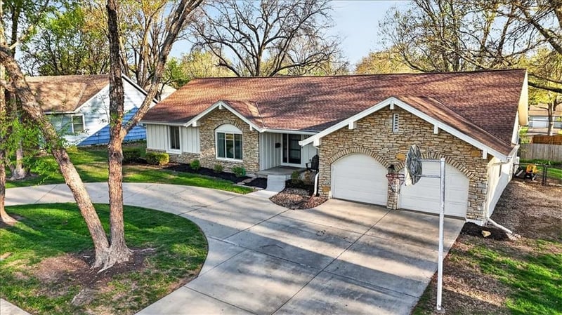 7616 W 98th Ter, Overland Park, KS 66212
