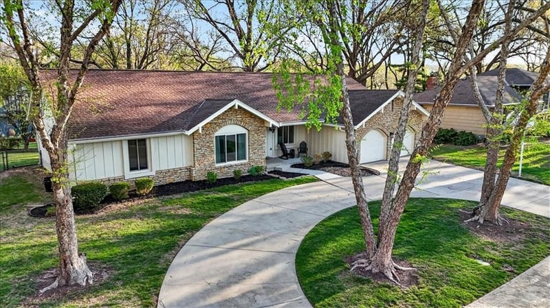 7616 W 98th Ter, Overland Park, KS 66212
