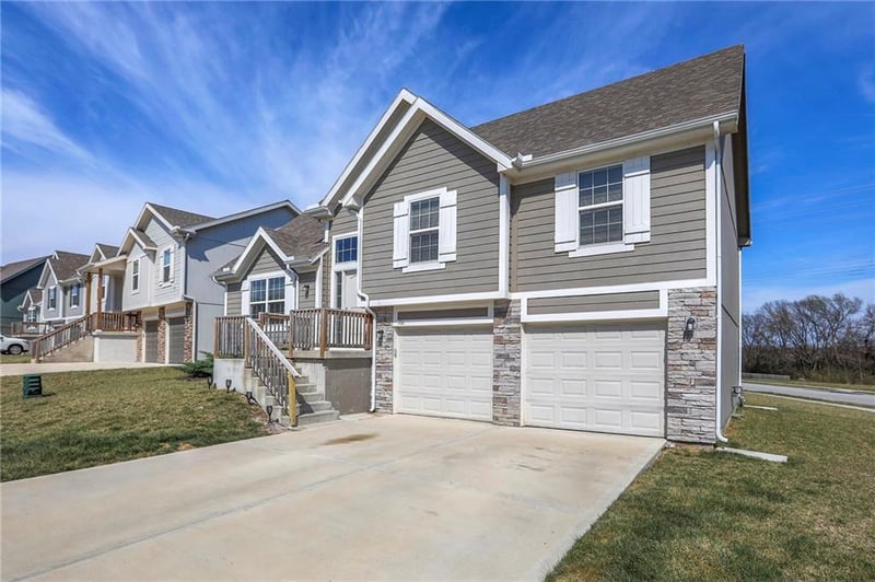 721 Shane Ln, Belton, MO 64012