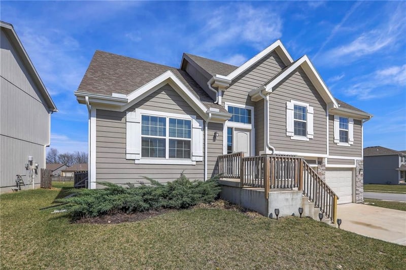 721 Shane Ln, Belton, MO 64012