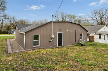 217 W 83rd Ter, Kansas City, MO 64114