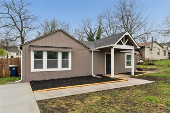 217 W 83rd Ter, Kansas City, MO 64114