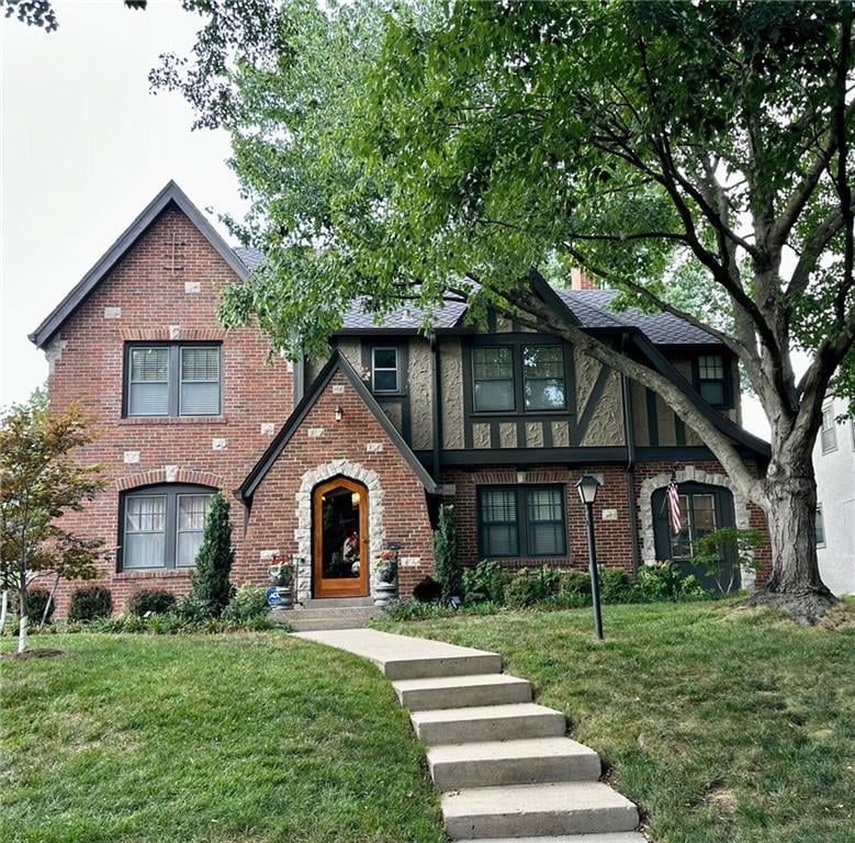 642 Romany Rd, Kansas City, MO 64113