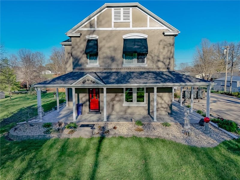 3339 Hill Rd, St Joseph, MO 64506