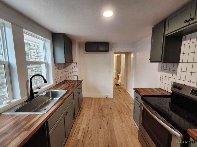 310 Kensington Ave, Kansas City, MO 64124