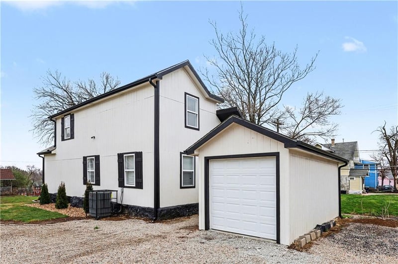 3648 Flora Ave, Kansas City, MO 64109