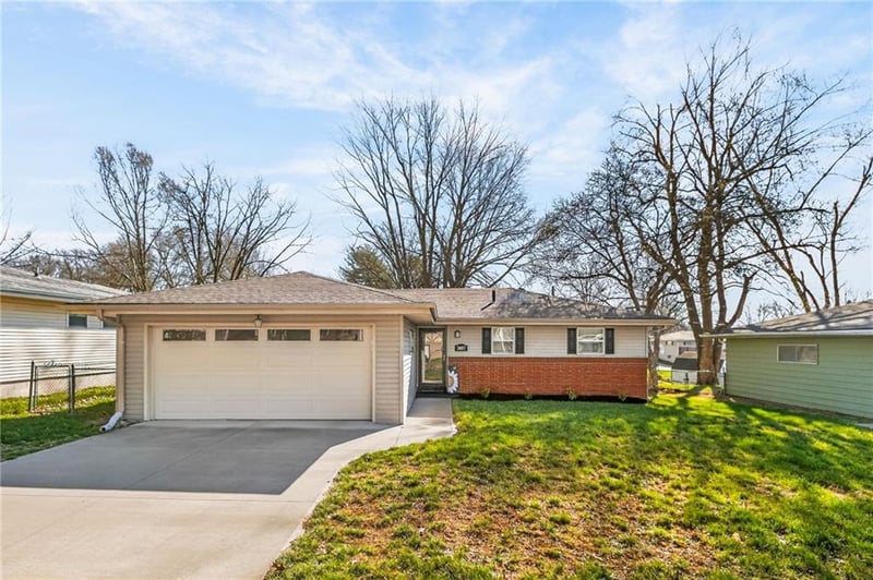 3407 Lantern Ln, St Joseph, MO 64506