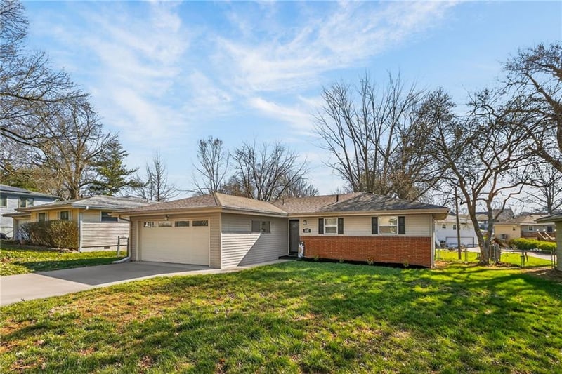3407 Lantern Ln, St Joseph, MO 64506
