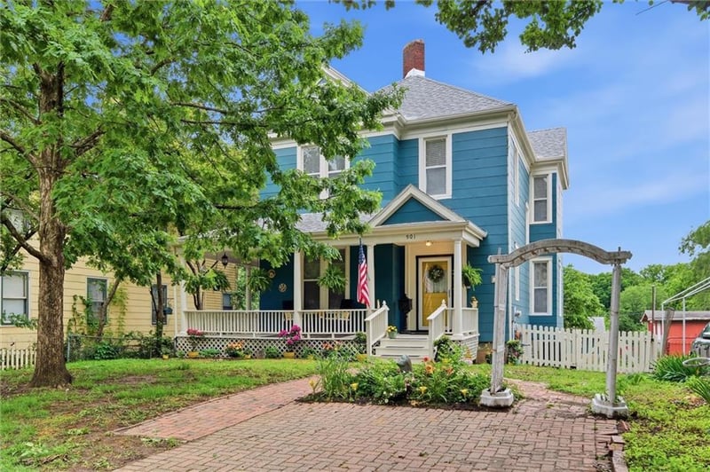 901 White Oak St, Independence, MO 64050