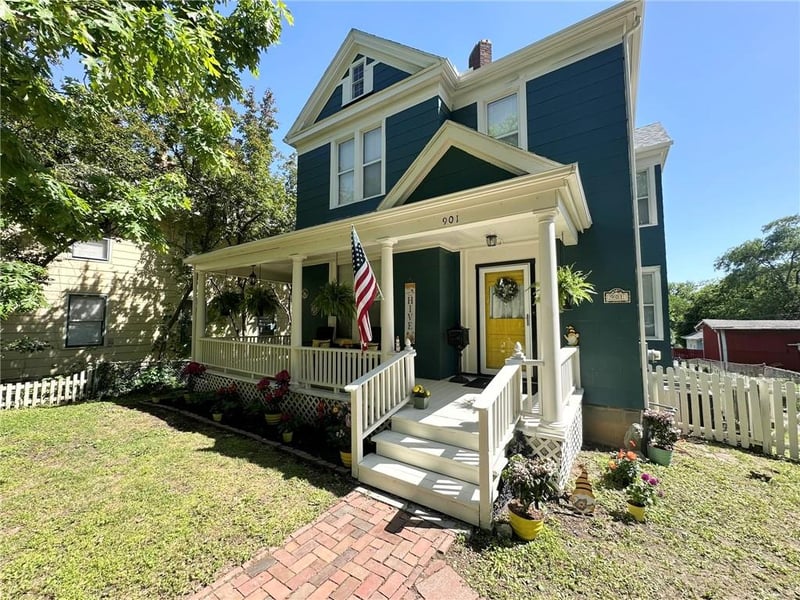901 White Oak St, Independence, MO 64050