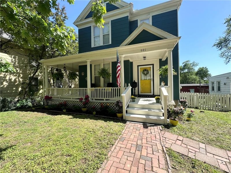901 White Oak St, Independence, MO 64050