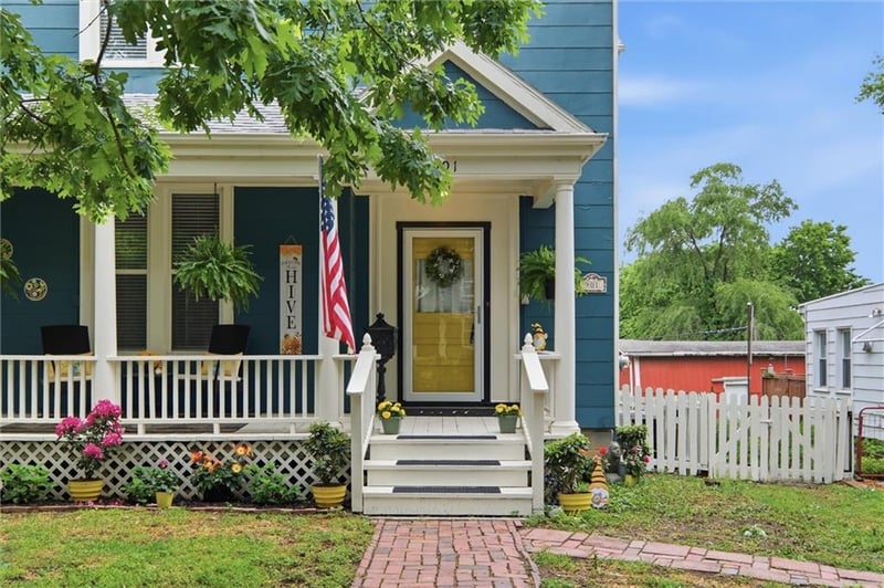 901 White Oak St, Independence, MO 64050