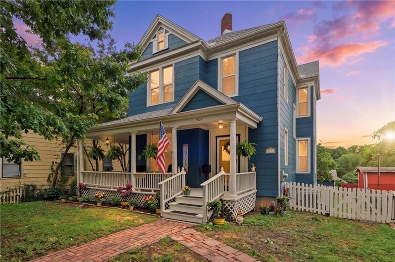 901 White Oak St, Independence, MO 64050