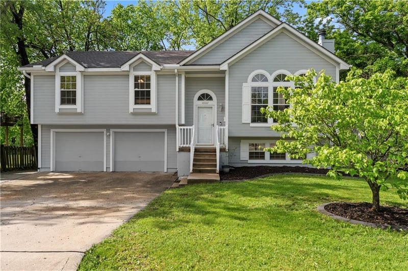 10007 70th Ter, Raytown, MO 64133