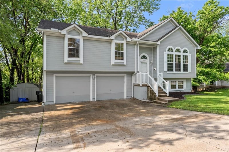 10007 70th Ter, Raytown, MO 64133