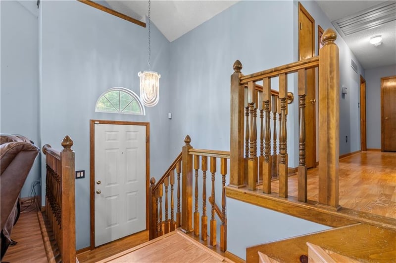 10007 70th Ter, Raytown, MO 64133