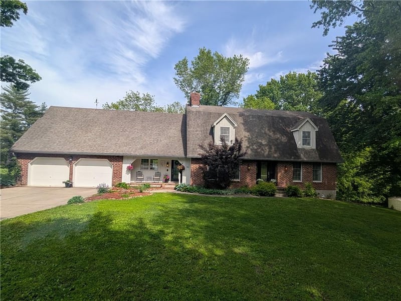 106 Walnut Dr, Carrollton, MO 64633