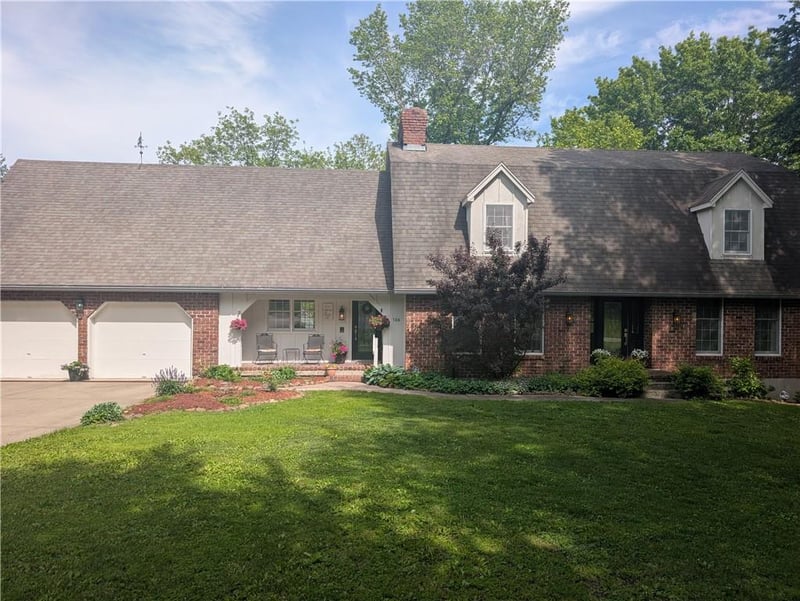 106 Walnut Dr, Carrollton, MO 64633
