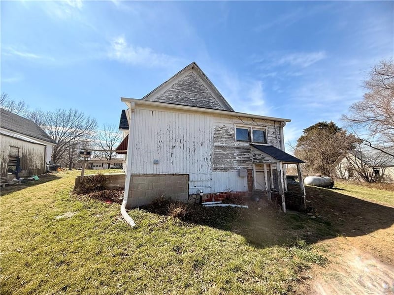 309 N Polk St, Maysville, MO 64469