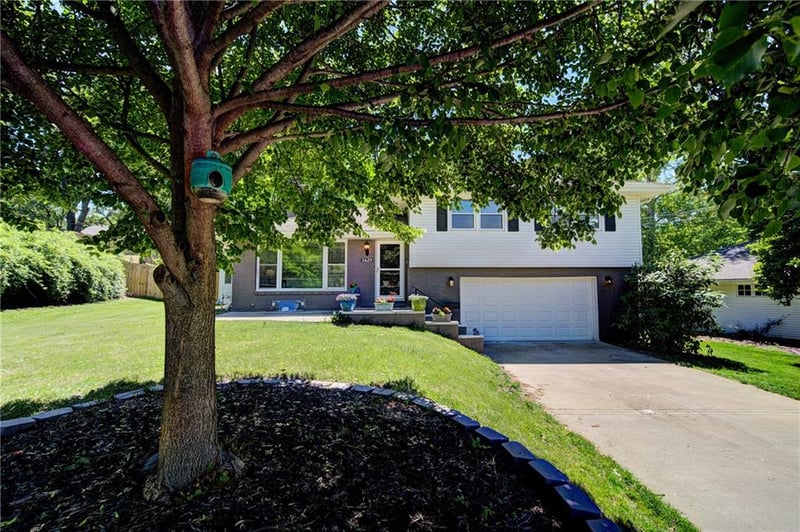 5629 50th St, Roeland Park, KS 66202