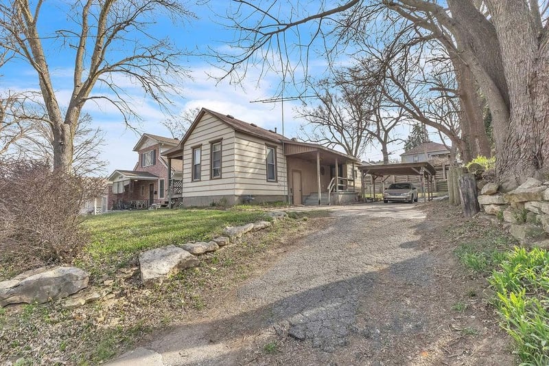 1401 12th St, St Joseph, MO 64501