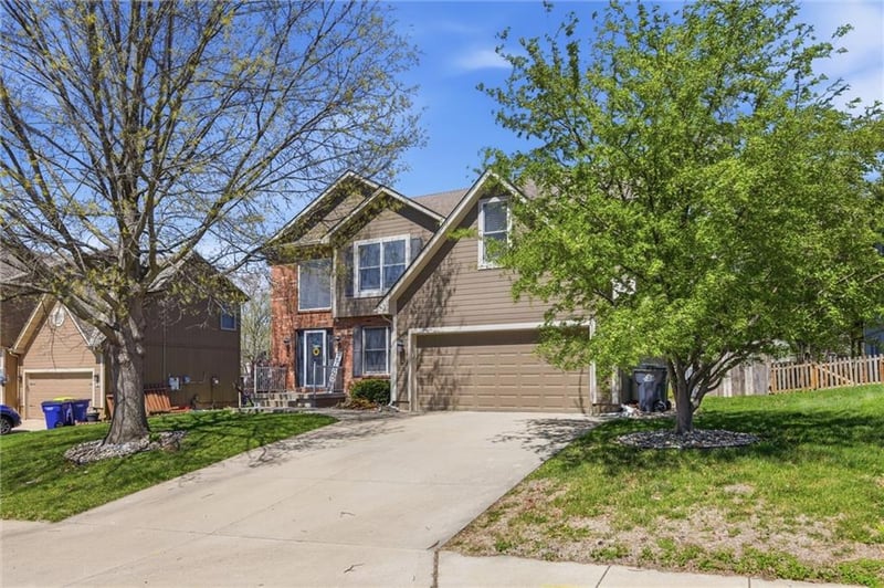 217 Paseo Pl, Blue Springs, MO 64014