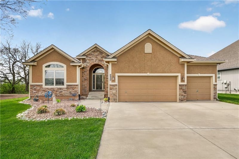 9920 Manning Ave, Kansas City, MO 64157