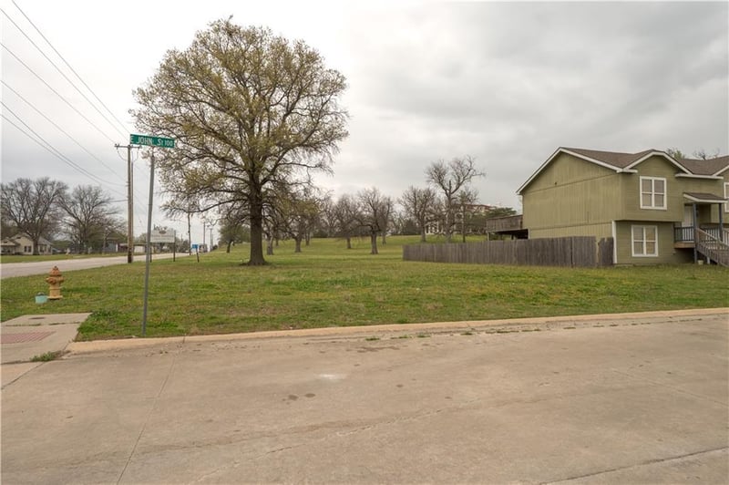 102 John St, Coffeyville, KS 67337