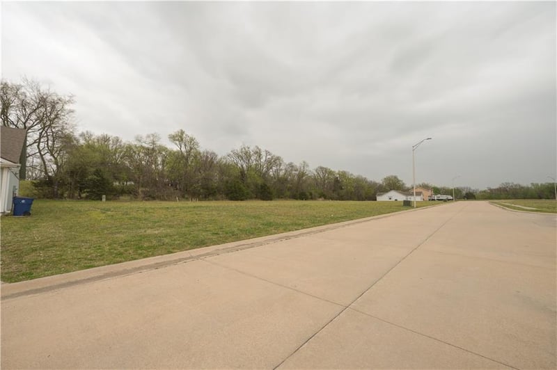 102 John St, Coffeyville, KS 67337