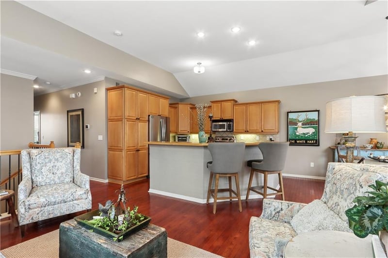 15816 Robinson St, Overland Park, KS 66223