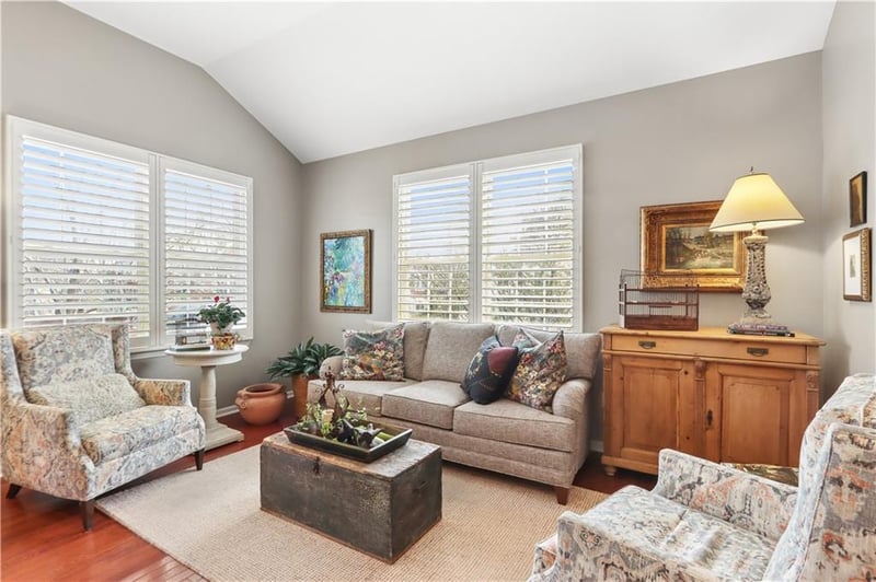 15816 Robinson St, Overland Park, KS 66223