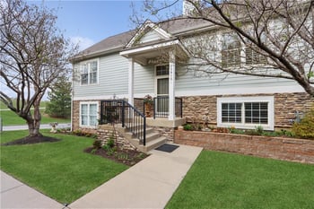 15816 Robinson St, Overland Park, KS 66223
