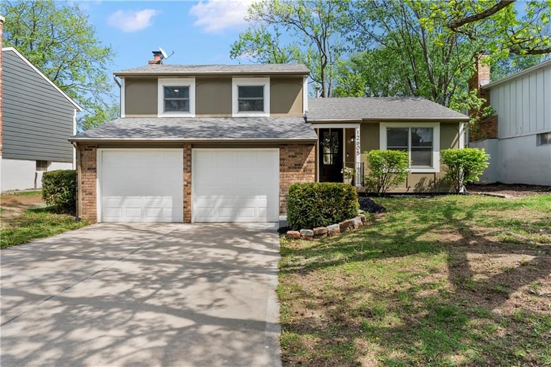 12605 Locust St, Olathe, KS 66062