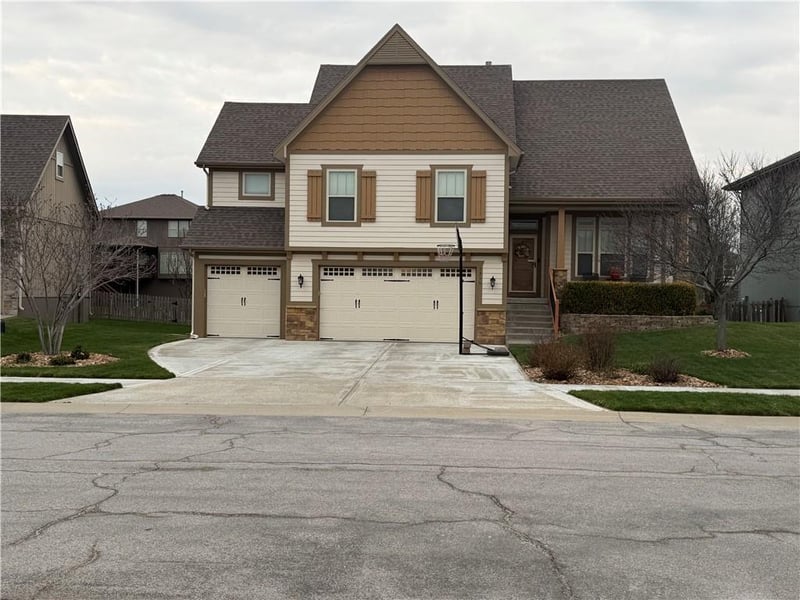 1316 107th St, Kansas City, MO 64155